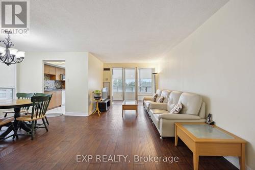 401 - 330 Alton Towers Circle, Toronto (Milliken), ON - Indoor Photo Showing Living Room