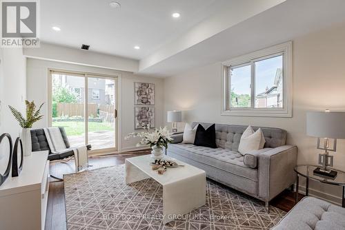 30 Fawcett Trail, Toronto (Malvern), ON - Indoor Photo Showing Living Room