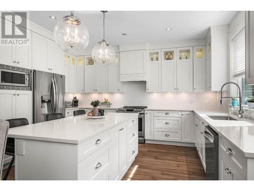 1550 Emerald Drive, Kamloops, BC - Indoor Photo Showing Kitchen With Upgraded Kitchen