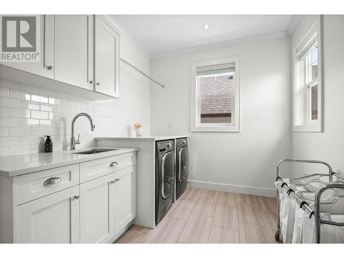 1550 Emerald Drive, Kamloops, BC - Indoor Photo Showing Laundry Room