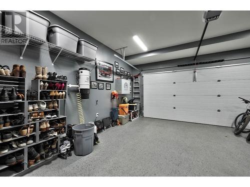 1550 Emerald Drive, Kamloops, BC - Indoor Photo Showing Garage