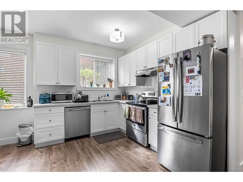 1550 Emerald Drive, Kamloops, BC - Indoor Photo Showing Kitchen