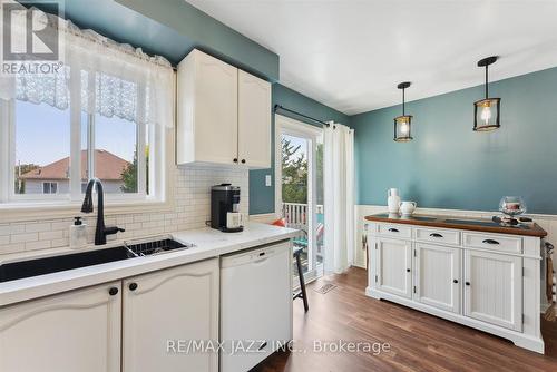 390 Elmwood Court, Oshawa (Samac), ON - Indoor Photo Showing Kitchen With Double Sink