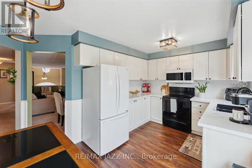 390 Elmwood Court, Oshawa (Samac), ON - Indoor Photo Showing Kitchen