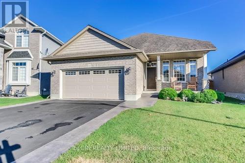 406 Larry Street, Central Elgin (Port Stanley), ON - Outdoor With Facade