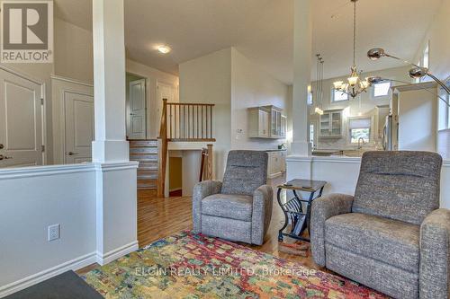 406 Larry Street, Central Elgin (Port Stanley), ON - Indoor Photo Showing Living Room