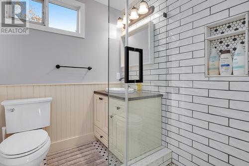 863 Coronado Crescent, Kelowna, BC - Indoor Photo Showing Bathroom