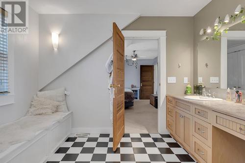 863 Coronado Crescent, Kelowna, BC - Indoor Photo Showing Bathroom