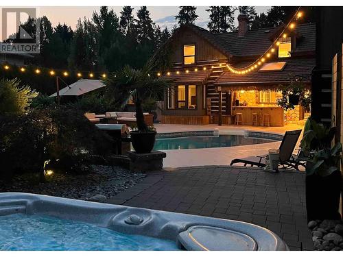 863 Coronado Crescent, Kelowna, BC - Outdoor With In Ground Pool