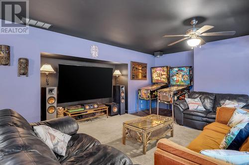 863 Coronado Crescent, Kelowna, BC - Indoor Photo Showing Living Room