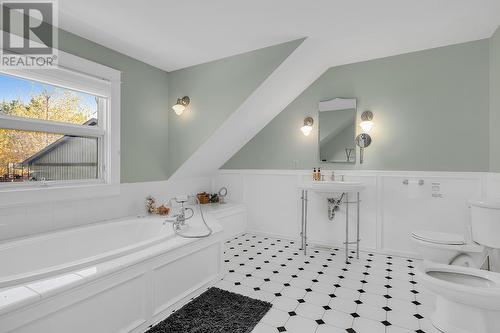 863 Coronado Crescent, Kelowna, BC - Indoor Photo Showing Bathroom