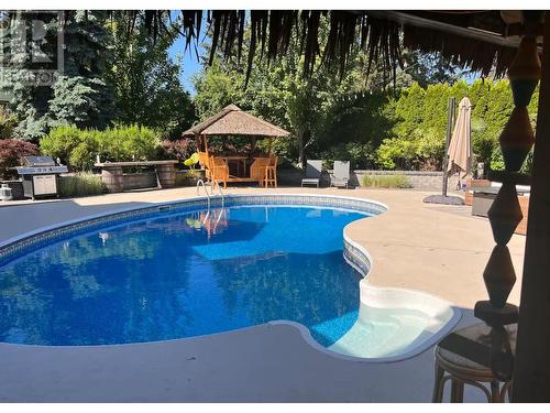 863 Coronado Crescent, Kelowna, BC - Outdoor With In Ground Pool With Backyard