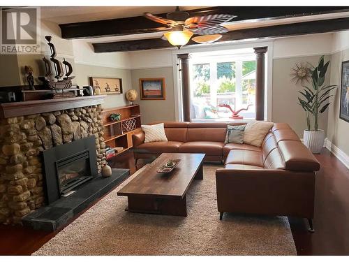 863 Coronado Crescent, Kelowna, BC - Indoor Photo Showing Living Room With Fireplace