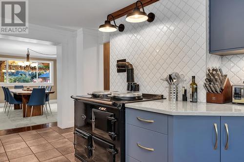 863 Coronado Crescent, Kelowna, BC - Indoor Photo Showing Kitchen With Upgraded Kitchen