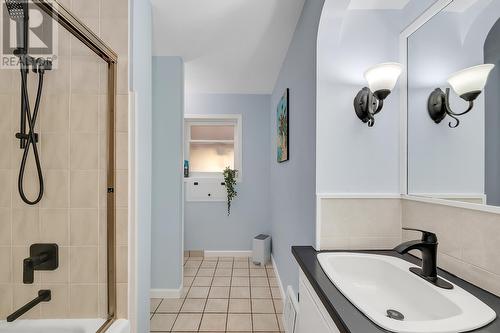 863 Coronado Crescent, Kelowna, BC - Indoor Photo Showing Bathroom