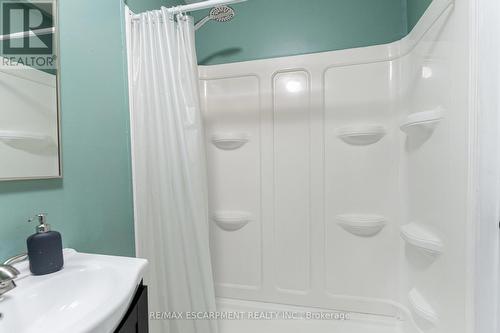 248 Guildwood Drive, Hamilton, ON - Indoor Photo Showing Bathroom