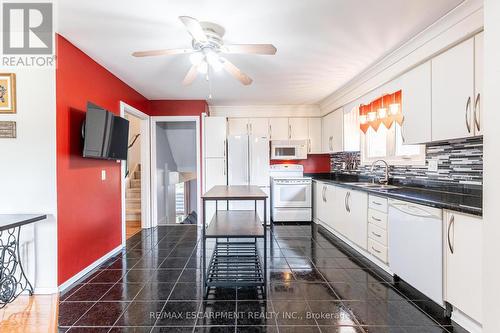 248 Guildwood Drive, Hamilton, ON - Indoor Photo Showing Kitchen