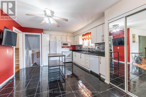 248 Guildwood Drive, Hamilton, ON - Indoor Photo Showing Kitchen