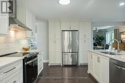 4 Lowrie Lane, Guelph/Eramosa (Eden Mills), ON - Indoor Photo Showing Kitchen With Stainless Steel Kitchen With Double Sink With Upgraded Kitchen