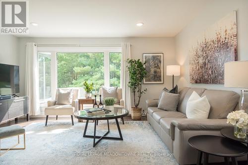 4 Lowrie Lane, Guelph/Eramosa (Eden Mills), ON - Indoor Photo Showing Living Room