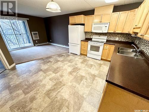 202 505 Bannerman Street, Weyburn, SK - Indoor Photo Showing Kitchen With Double Sink