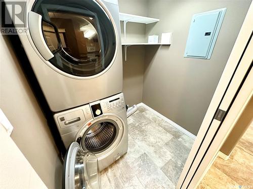 202 505 Bannerman Street, Weyburn, SK - Indoor Photo Showing Laundry Room