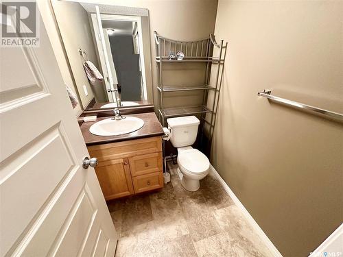 202 505 Bannerman Street, Weyburn, SK - Indoor Photo Showing Bathroom