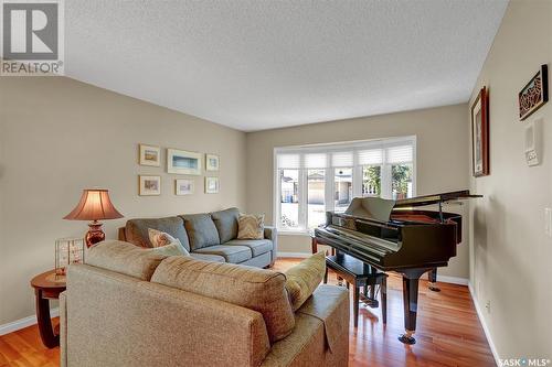 1379 Maple Grove Crescent N, Regina, SK - Indoor Photo Showing Living Room