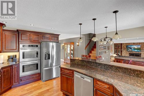 1379 Maple Grove Crescent N, Regina, SK - Indoor Photo Showing Kitchen