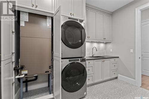 302 404 Cartwright Street, Saskatoon, SK - Indoor Photo Showing Laundry Room