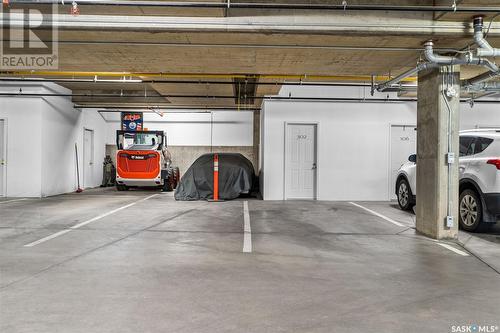 302 404 Cartwright Street, Saskatoon, SK - Indoor Photo Showing Garage