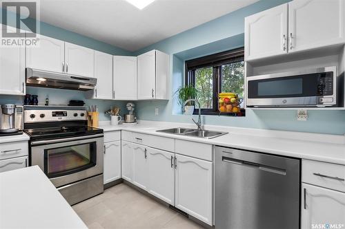 242 Wickenden Crescent, Saskatoon, SK - Indoor Photo Showing Kitchen With Double Sink