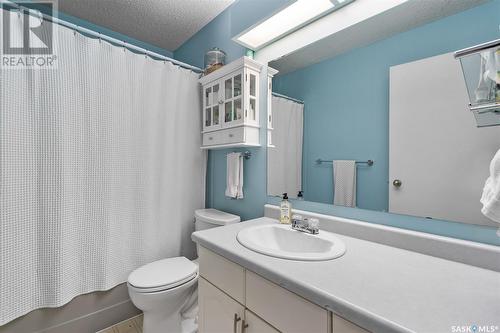 242 Wickenden Crescent, Saskatoon, SK - Indoor Photo Showing Bathroom