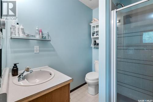 242 Wickenden Crescent, Saskatoon, SK - Indoor Photo Showing Bathroom