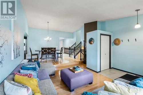 242 Wickenden Crescent, Saskatoon, SK - Indoor Photo Showing Living Room