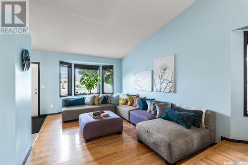 242 Wickenden Crescent, Saskatoon, SK - Indoor Photo Showing Living Room