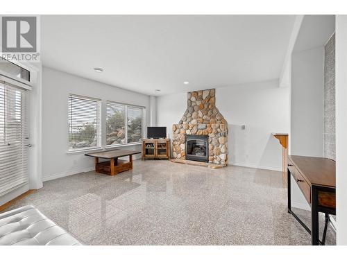 700 South Crest Drive Unit# #8, Kelowna, BC - Indoor Photo Showing Living Room With Fireplace