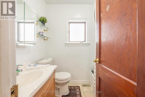 741 Third Avenue, Peterborough (Otonabee), ON - Indoor Photo Showing Bathroom