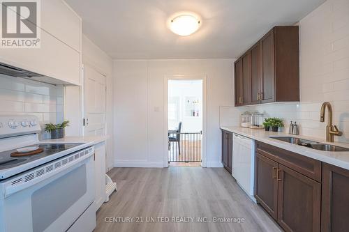 741 Third Avenue, Peterborough (Otonabee), ON - Indoor Photo Showing Kitchen With Double Sink