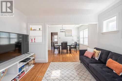 741 Third Avenue, Peterborough (Otonabee), ON - Indoor Photo Showing Living Room