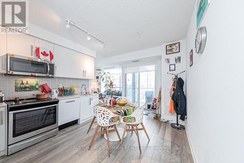 705 - 5180 Yonge Street, Toronto, ON - Indoor Photo Showing Kitchen