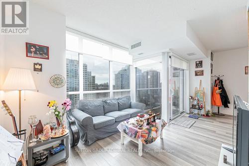 705 - 5180 Yonge Street, Toronto, ON - Indoor Photo Showing Living Room