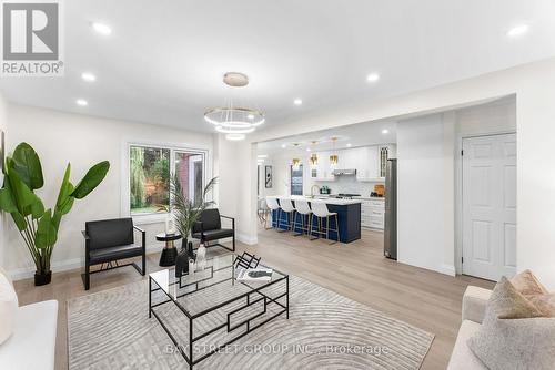 15 Drewbrook Court, Whitby (Blue Grass Meadows), ON - Indoor Photo Showing Living Room