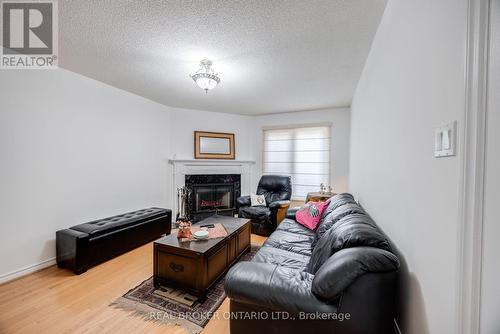 34 Hyde Park Drive, Richmond Hill (Doncrest), ON - Indoor Photo Showing Living Room With Fireplace