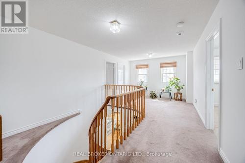 34 Hyde Park Drive, Richmond Hill, ON - Indoor Photo Showing Other Room