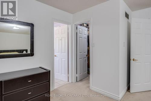 34 Hyde Park Drive, Richmond Hill, ON - Indoor Photo Showing Other Room