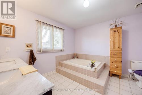 34 Hyde Park Drive, Richmond Hill (Doncrest), ON - Indoor Photo Showing Bathroom