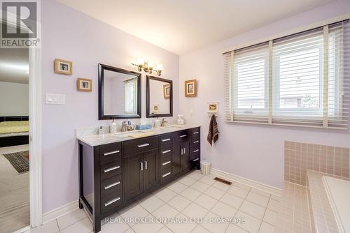 34 Hyde Park Drive, Richmond Hill, ON - Indoor Photo Showing Bathroom