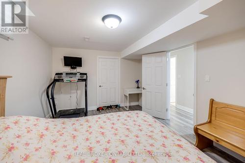 34 Hyde Park Drive, Richmond Hill, ON - Indoor Photo Showing Bedroom