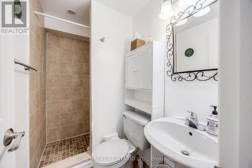 34 Hyde Park Drive, Richmond Hill (Doncrest), ON - Indoor Photo Showing Bathroom